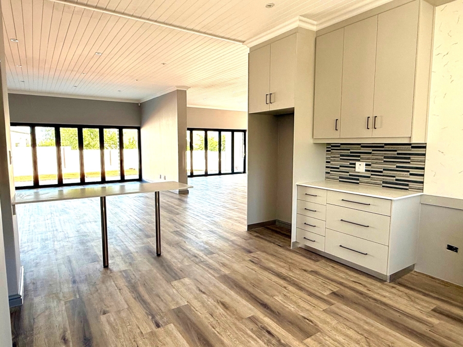 4 Bedroom Property for Sale in Tafelzicht Western Cape